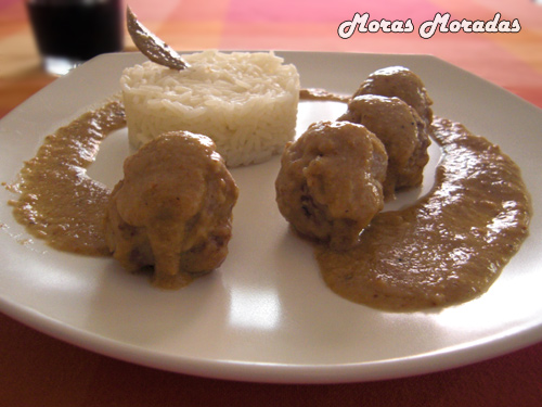 albóndigas en salsa de almendras albóndigas en salsa de almendras