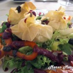ensalada de saquitos de queso de cabra con vinagreta de frutos del bosque ensalada de saquitos de queso de cabra con vinagreta de frutos del bosque