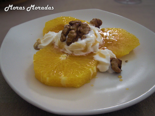 naranjas con nata, miel y nueces naranjas con nata, miel y nueces