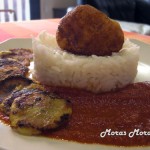 arroz a la cubana con huevo buñuelo y plátano macho arroz a la cubana con huevo buñuelo y plátano macho