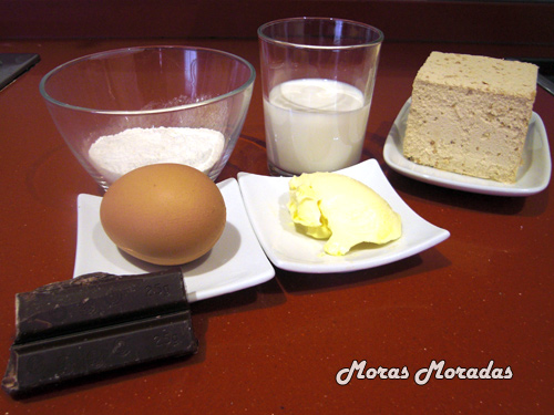 ingredientes para hacer crepe con chocolate caliente y helado de turrón ingredientes para hacer crepe con chocolate caliente y helado de turrón