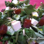 ensalada de canónigos con queso fresco, membrillo y piñones ensalada de canónigos con queso fresco, membrillo y piñones
