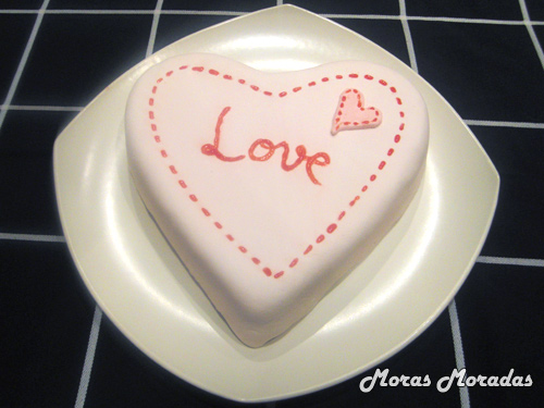 pastel de corazón con fondant de nubes pastel de corazón con fondant de nubes