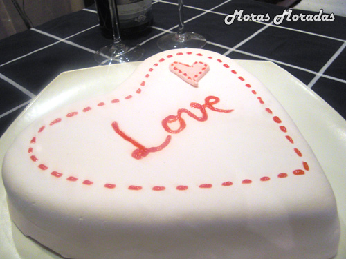 pastel de corazón con fondant de nubes pastel de corazón con fondant de nubes
