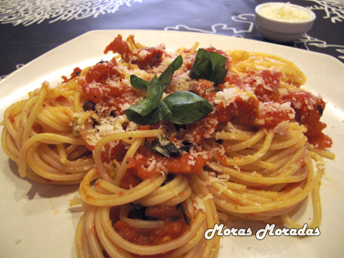 espaguetis con salsa de tomate espaguetis con salsa de tomate