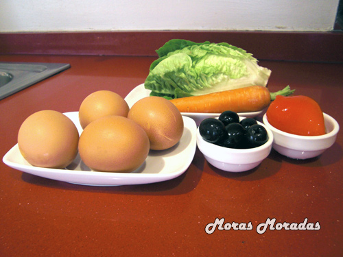 ingredientes para hacer pollitos y gallina hechos de huevo ingredientes para hacer pollitos y gallina hechos de huevo