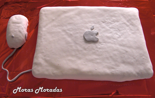 pastel macbook hecho con fondant de nubes pastel macbook hecho con fondant de nubes