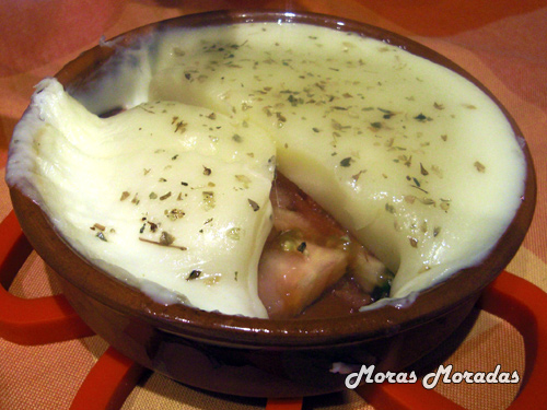 queso provolone con tomate queso provolone con tomate