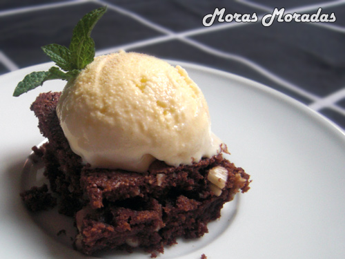 brownie de chocolate con helado de vainilla brownie de chocolate con helado de vainilla