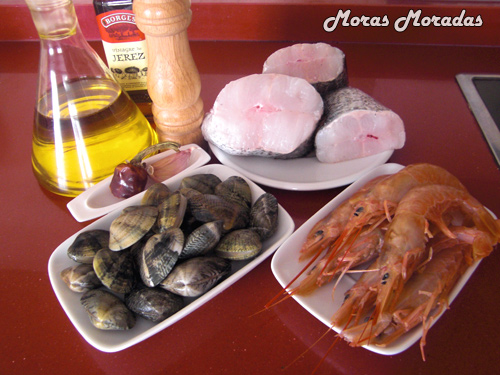 ingredientes para hacer tronco de merluza con langostinos