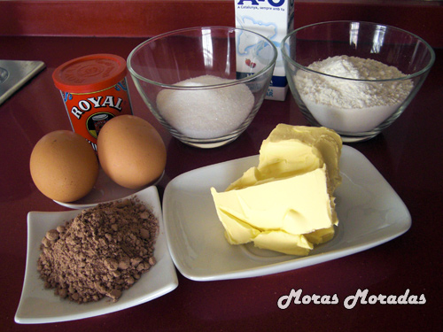 ingredientes para hacer un pastel de chocolate esponjoso