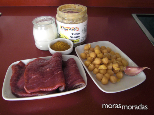ingredientes para hacer puré de garbanzos con ternera