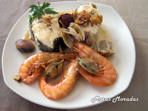 tronco de merluza con langostinos