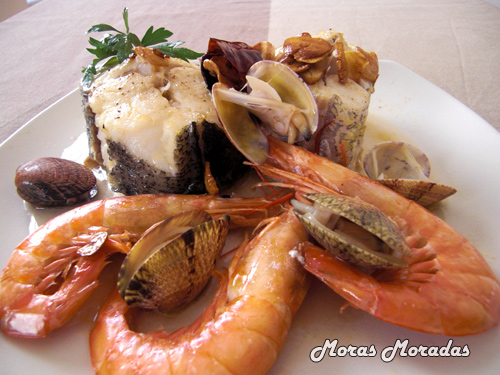 tronco de merluza con langostinos