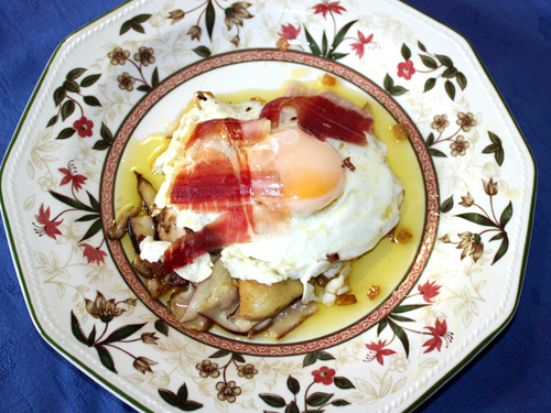boletus con huevo al perfume de jamón ibérico