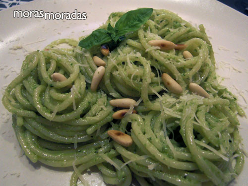 espaguetis al pesto