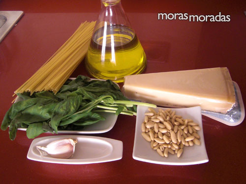 ingredientes para hacer espaguetis al pesto
