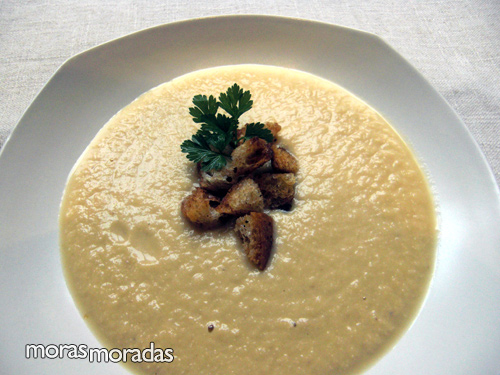 crema de col con picatostes