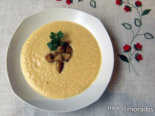 crema de col con picatostes