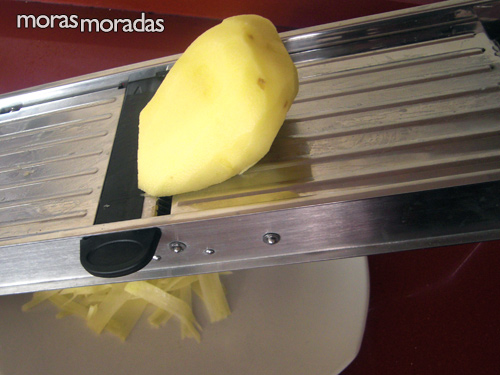 como cortar la patata paja con la mandolina