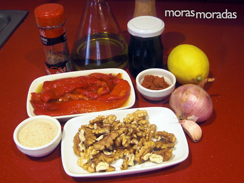 ingredientes para hacer muhammara o paté de pimientos