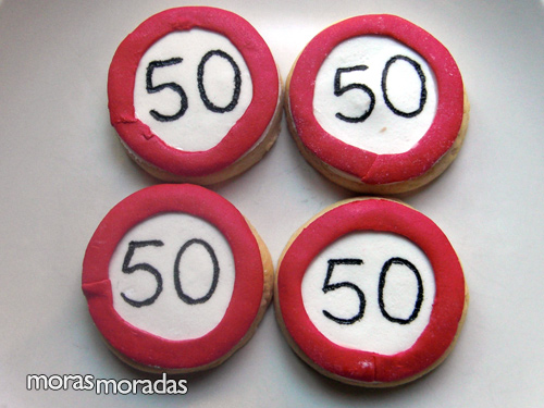 galletas con forma de señal de prohibido ir a más de 50 galletas con forma de señal de prohibido ir a más de 50