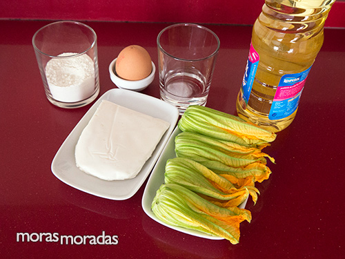ingredientes para hacer flores de calabacín rellenas de queso en tempura