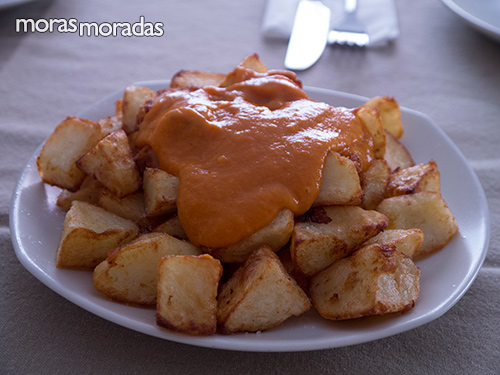 patatas con salsa brava
